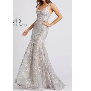 Mac Duggal Floral Embroidered Mermaid Gown Size 6 Silver Shimmery